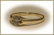 gold ring.webp