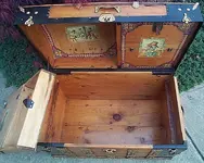 303-wooden-dometop-antique-trunk-inside.webp