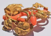 Brooch.jpg