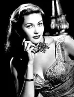 Yvonne_DeCarlo_2.webp