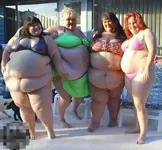FatGirl_FatFriday_Swimsuit_10Nov06.webp
