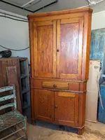 Late1800sEarlyAmerican CornerCupboard_Front2.webp