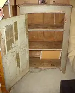 Late18thEarly19thCenturyAmericanOriginalPaintCornerCupboard_04.webp