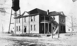 1912cour.webp