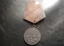 LENINGRADI MEDAL KÕRVESILLAst. okt 25......b..webp