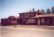 Lone_Star_Depot_with_ATSF_999362.webp