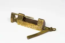 chinese-lock-and-key-side.webp