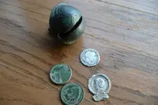 Sliegh bell & coins.webp