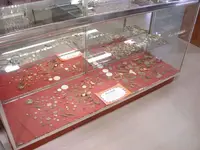 Display-case-013.webp