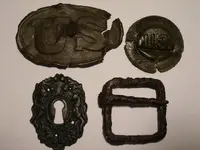 US plates and 1775 buckle.webp