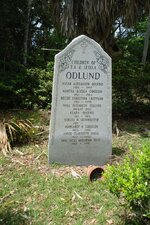 Odlund children grave marker.JPG