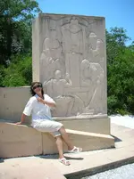 DeSoto monument Standard e-mail view.webp