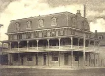 DEmiddletownhotel-r.webp