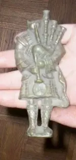 faceless bagpiper.webp