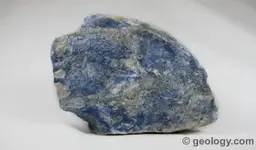 lapis-lazurite-rough.webp