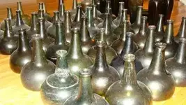 bottles 17th century-001.webp