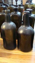 bottles 17th century-003.jpg