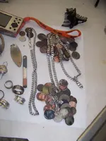 925chains.webp