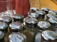 esq-saltshakers-1009-lg-54503126.webp