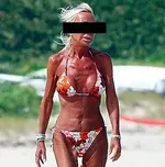donatella-versace-bikini-1.webp