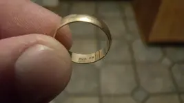 gold ring.webp