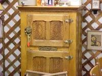 Icebox with lock latch.webp