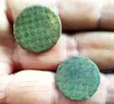 0124001047buttons.webp
