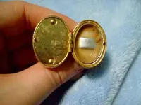 inside-of-avon-perfume-ring.webp
