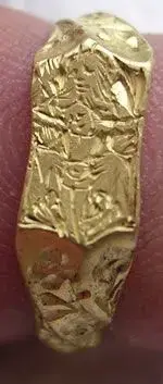 ringtudor2.webp