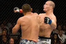 ufc100_08_henderson_vs_bisping_003.webp