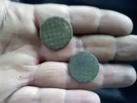 0124001047buttons.webp