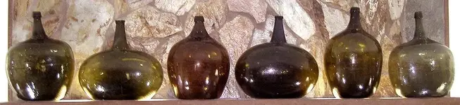 demi6mantel.webp