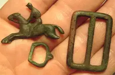 2-buckles-horse-n-jockey.webp