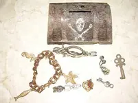 Pirates chest and jewels.webp