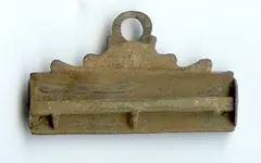 small-nuckle3-reverse.webp