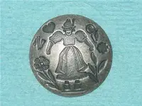 button waterbury fashion.webp