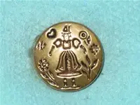 button waterbury fashion woman.webp