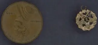medal front compr.webp