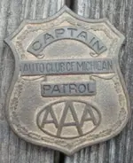 SANY0392 badge 1 (838x1024)b1 (686x838) (3) (521x636).webp