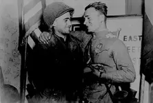 800px-ElbeDay1945_%28NARA_ww2-121%29.webp