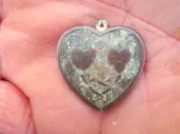 gold heart.webp