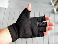 glove2.webp