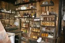 us_antarctica_hut.webp