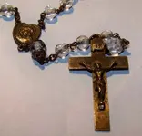 rosary  close up.webp