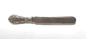 knife_brooch.webp