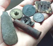 Vic1862-Liz1971-3buttons.webp