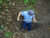 privy dig with Gary 004 [].webp
