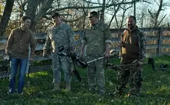 Pickers 2.webp
