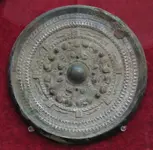 Bronze_Mirror_in_Ancient_Japan[1].webp