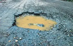 pothole-caff73b16d904158.webp